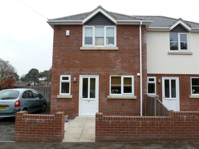  Image of 2 bedroom Semi-Detached house to rent in Barnes Close Bournemouth BH10 at Ensbury Park  Bournemouth, BH10 5AY