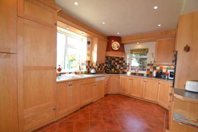  Image of 4 bedroom Detached house to rent in Barnett Wood Lane Ashtead KT21 at Barnett Wood Lane  Ashtead, KT21 2LP