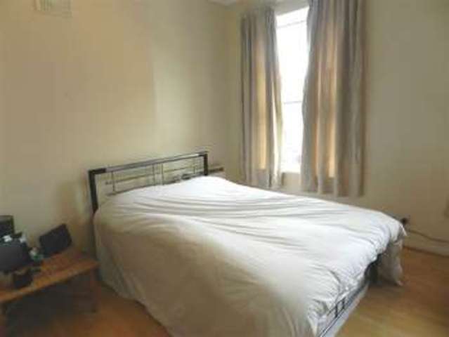  Image of 1 bedroom Property to rent in Battersea Park Road London SW8 at Battersea Park Road Battersea Battersea, SW8 4BU