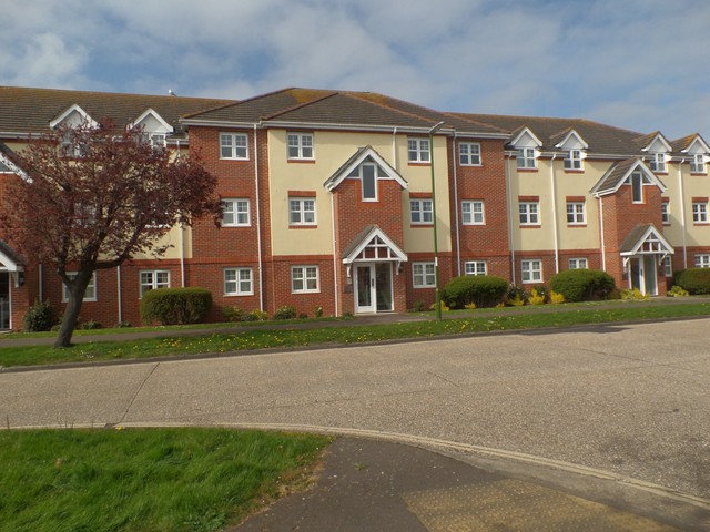  Image of 2 bedroom Flat to rent in Bewick Gardens Chichester PO19 at Chichester, PO19 6FS