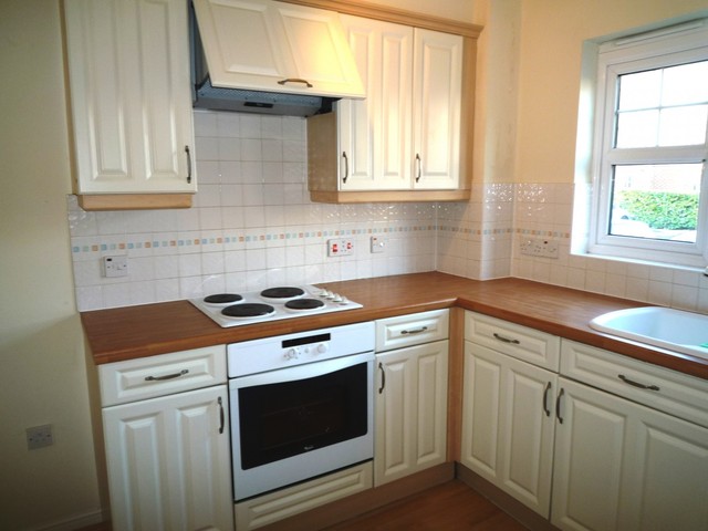  Image of 2 bedroom Flat to rent in Bewick Gardens Chichester PO19 at Chichester, PO19 6FS