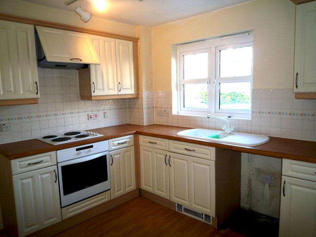  Image of 2 bedroom Flat to rent in Bewick Gardens Chichester PO19 at Chichester, PO19 6FS