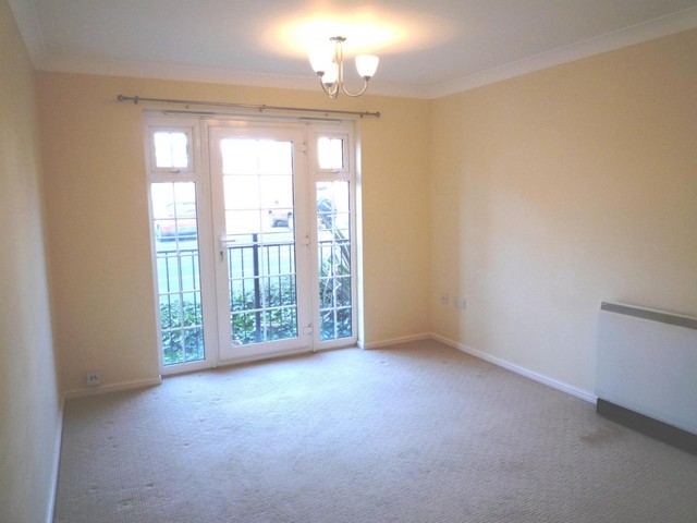  Image of 2 bedroom Flat to rent in Bewick Gardens Chichester PO19 at Chichester, PO19 6FS