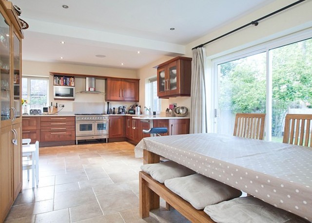  Image of 5 bedroom Detached house to rent in Bramblewood Merstham Redhill RH1 at Merstham  Redhill, RH1 3DW