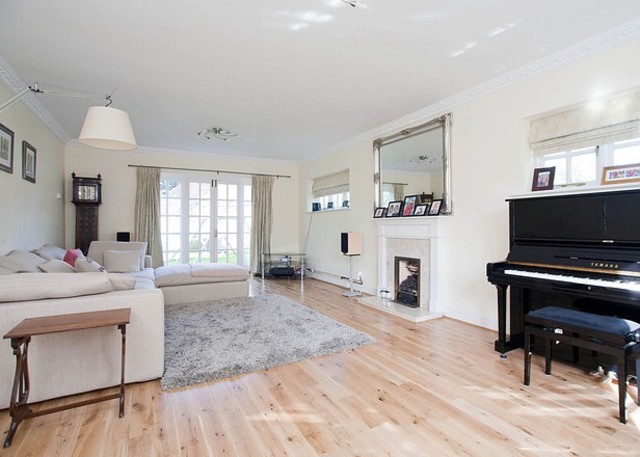  Image of 5 bedroom Detached house to rent in Bramblewood Merstham Redhill RH1 at Merstham  Redhill, RH1 3DW