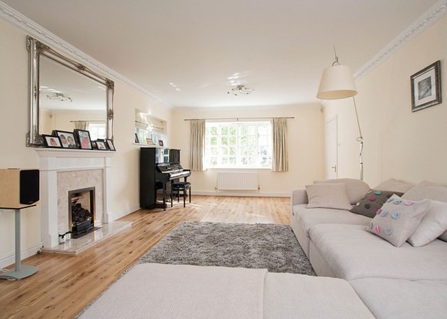  Image of 5 bedroom Detached house to rent in Bramblewood Merstham Redhill RH1 at Merstham  Redhill, RH1 3DW