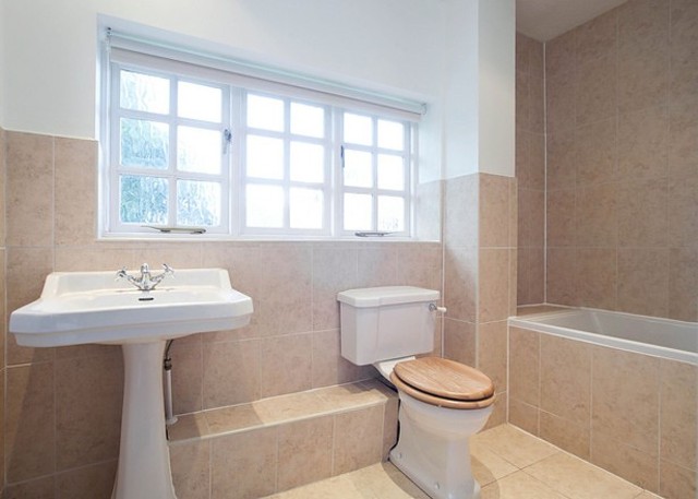  Image of 5 bedroom Detached house to rent in Bramblewood Merstham Redhill RH1 at Merstham  Redhill, RH1 3DW