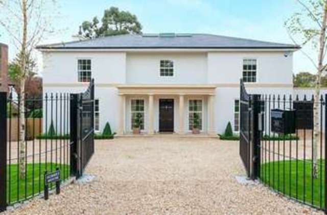  Image of 5 bedroom Detached house for sale in Bridge Street Berkhamsted HP4 at Bridge Street  Berkhamsted, HP4 2EB