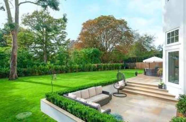  Image of 5 bedroom Detached house for sale in Bridge Street Berkhamsted HP4 at Bridge Street  Berkhamsted, HP4 2EB