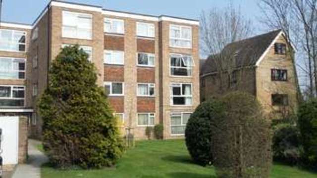  Image of 1 bedroom Flat to rent in Harcourt Avenue Wallington SM6 at 10 Harcourt Avenue  Wallington, SM6 8AR