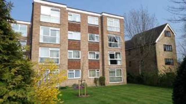  Image of 1 bedroom Flat to rent in Harcourt Avenue Wallington SM6 at 10 Harcourt Avenue  Wallington, SM6 8AR