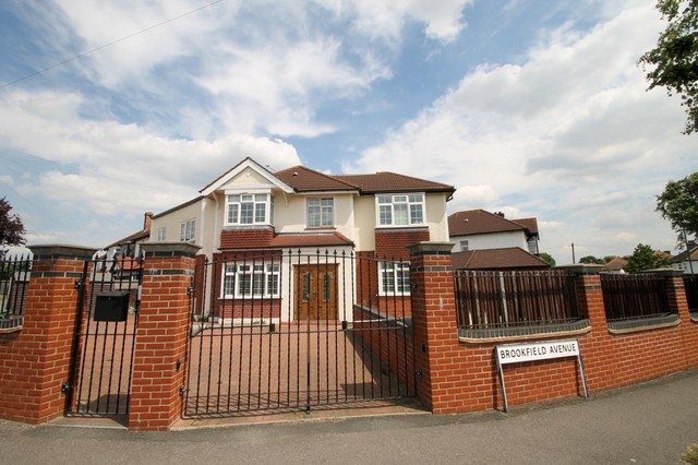  Image of 1 bedroom Flat to rent in Brookfield Avenue Sutton SM1 at Sutton, SM1 3QL