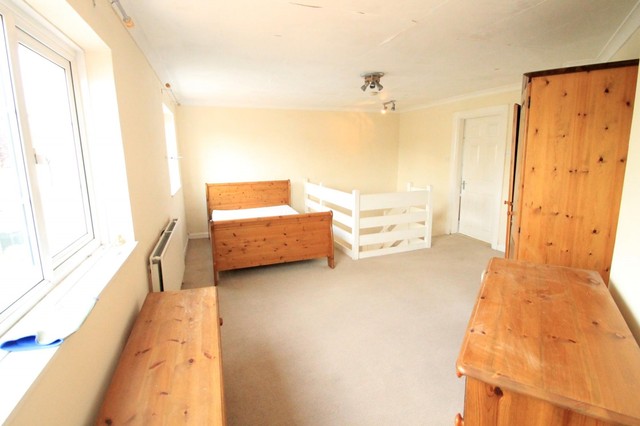  Image of 1 bedroom Flat to rent in Brookfield Avenue Sutton SM1 at Sutton, SM1 3QL