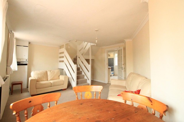  Image of 1 bedroom Flat to rent in Brookfield Avenue Sutton SM1 at Sutton, SM1 3QL