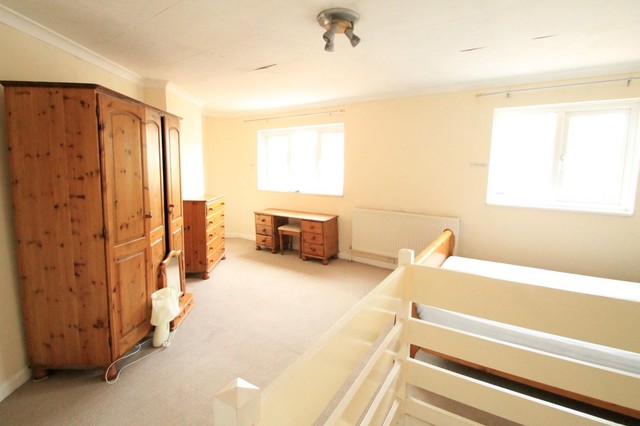  Image of 1 bedroom Flat to rent in Brookfield Avenue Sutton SM1 at Sutton, SM1 3QL