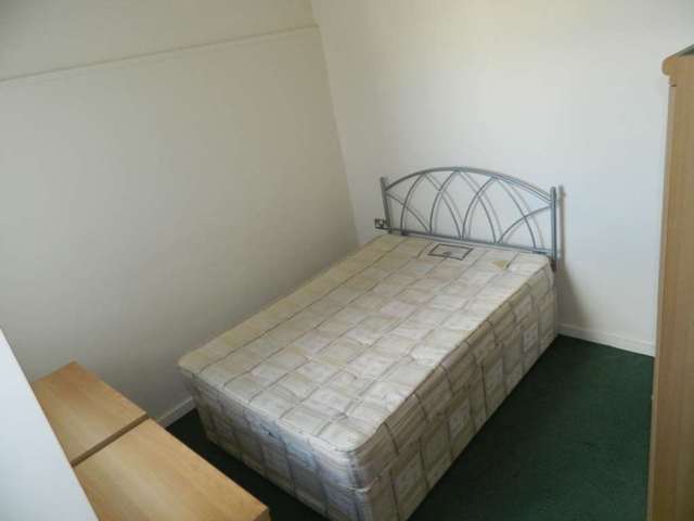  Image of 2 bedroom Flat to rent in Calderwood Street London SE18 at Calderwood Street Woolwich London, SE18 6JF