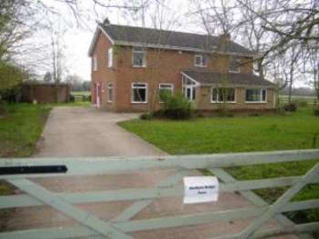  Image of 4 bedroom Detached house for sale in Fen Road Cambridge CB4 at Cambridge Cambridgeshire Fen Ditton, CB4 1UN