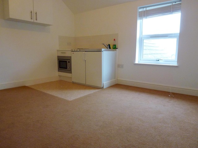  Image of Flat to rent in Cambridge Road Eastbourne BN22 at Eastbourne, BN22 7BS