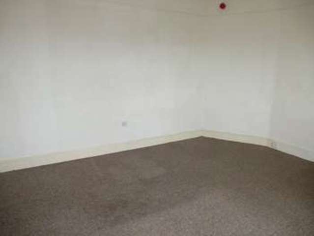  Image of Flat to rent in Cantelupe Road Bexhill-on-Sea TN40 at Bexhill On Sea, TN40 1NA