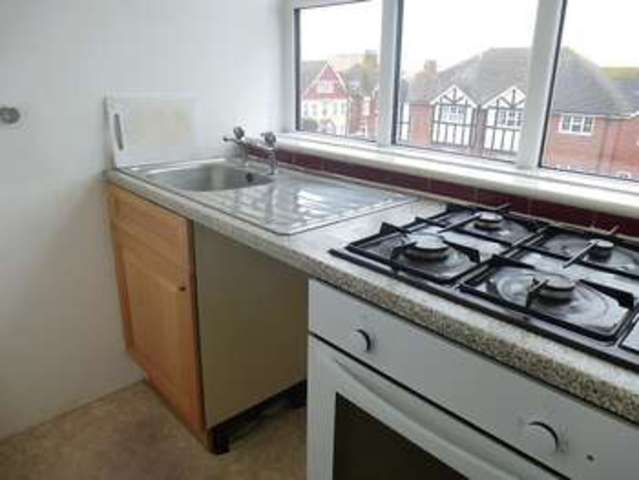  Image of Flat to rent in Cantelupe Road Bexhill-on-Sea TN40 at Bexhill On Sea, TN40 1NA