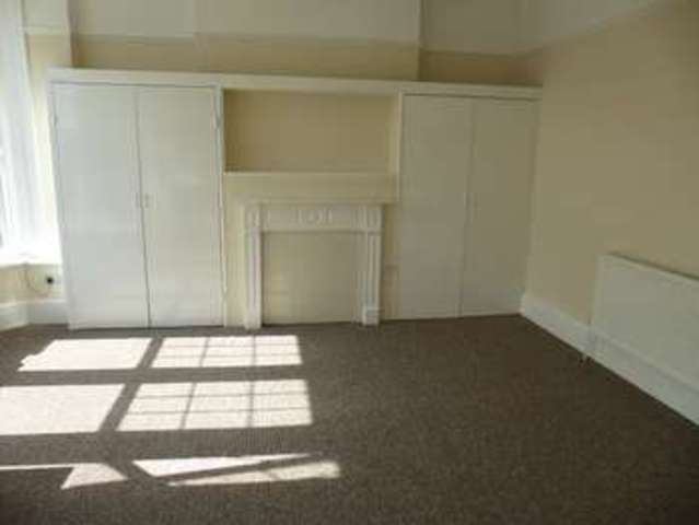  Image of Flat to rent in Cantelupe Road Bexhill-on-Sea TN40 at Bexhill On Sea, TN40 1NA