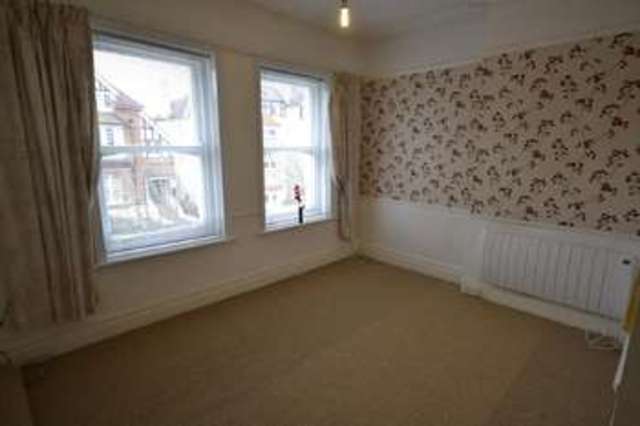  Image of 1 bedroom Flat to rent in Cantelupe Road Bexhill-on-Sea TN40 at Bexhill On Sea, TN40 1JG