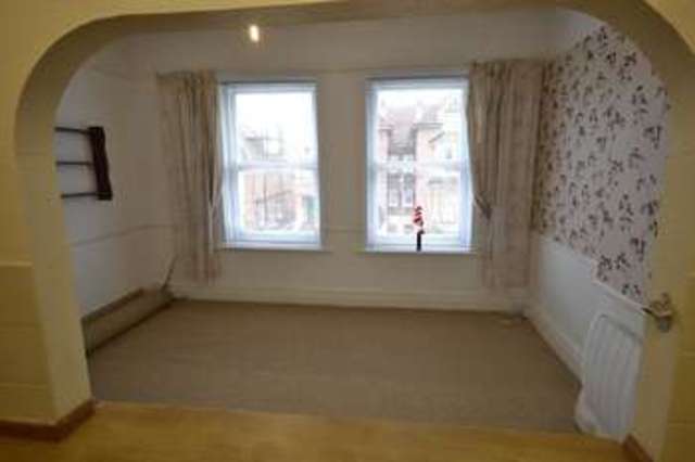  Image of 1 bedroom Flat to rent in Cantelupe Road Bexhill-on-Sea TN40 at Bexhill On Sea, TN40 1JG