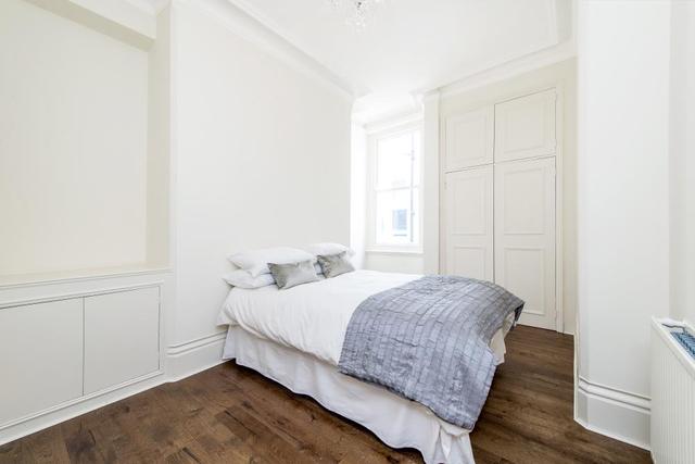  Image of 3 bedroom Flat to rent in Carlisle Place London SW1P at Cardinal Mansions  Carlisle Place, SW1P 1EY