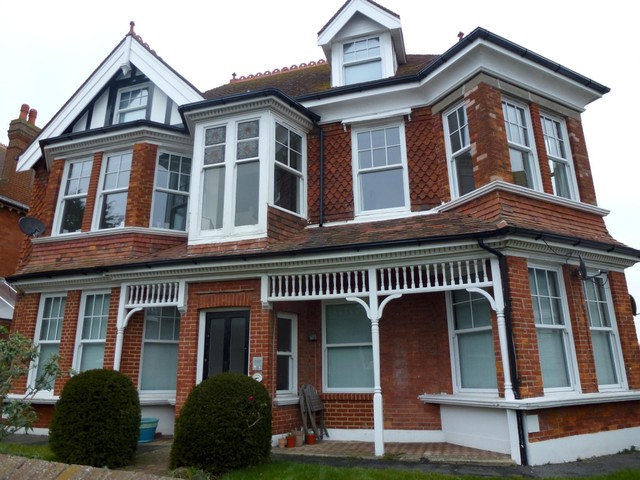  Image of 3 bedroom Flat to rent in Carew Road Eastbourne BN21 at 14 Carew Road  Eastbourne, BN21 2JD