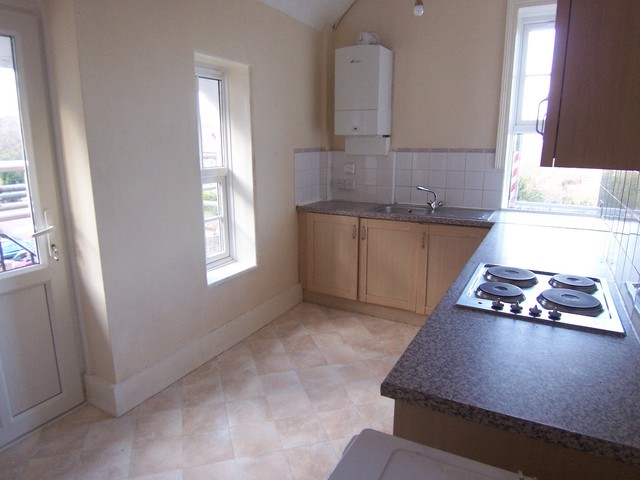  Image of 3 bedroom Flat to rent in Carew Road Eastbourne BN21 at 14 Carew Road  Eastbourne, BN21 2JD