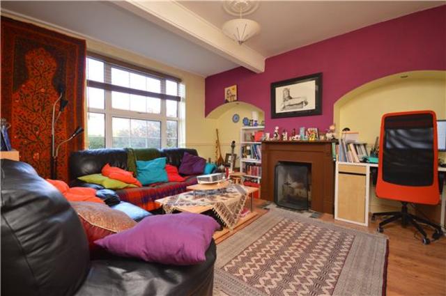  Image of 2 bedroom End of Terrace to rent in Cartmel Gardens Morden SM4 at Surrey, SM4 6QN