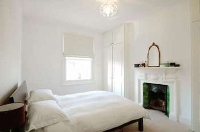  Image of 2 bedroom Flat to rent in Castelnau Gardens London SW13 at Castelnau Gardens  Barnes, SW13 8DU