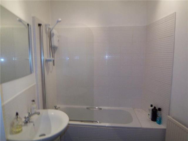  Image of 2 bedroom Flat to rent in Castle Street Paisley PA1 at Paisley Renfrewshire Renfrewshire, PA1 2JW