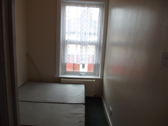  Image of 3 bedroom Terraced house to rent in Castleton Road Preston PR1 at Castleton Road  Preston, PR1 6QH