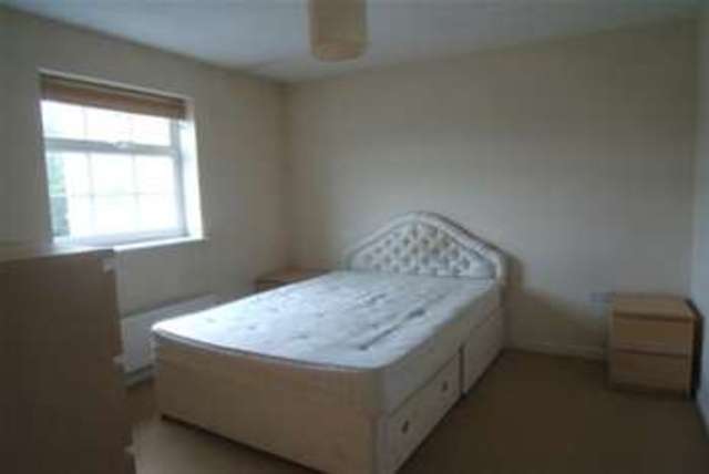  Image of 2 bedroom Flat to rent in Chaloner Grove Wakefield WF1 at Wakefield, WF1 4SU