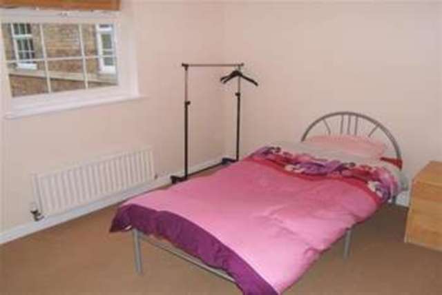  Image of 2 bedroom Flat to rent in Chaloner Grove Wakefield WF1 at Wakefield, WF1 4SU