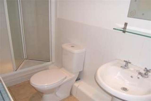  Image of 2 bedroom Flat to rent in Chaloner Grove Wakefield WF1 at Wakefield, WF1 4SU