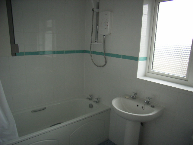  Image of 3 bedroom Detached house to rent in Cedar Close Worthing BN13 at Worthing, BN13 2JA