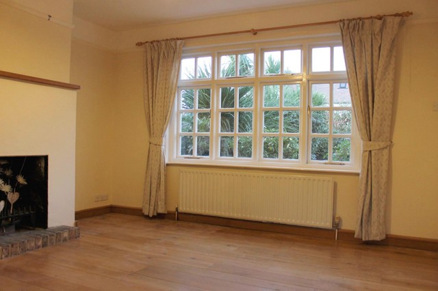  Image of 4 bedroom Detached house to rent in Newbridge Road East Billingshurst RH14 at Newbridge Road  Billingshurst, RH14 9LP
