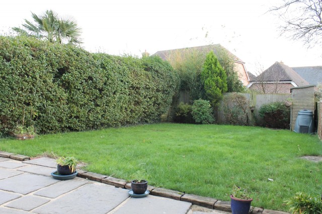  Image of 4 bedroom Detached house to rent in Newbridge Road East Billingshurst RH14 at Newbridge Road  Billingshurst, RH14 9LP