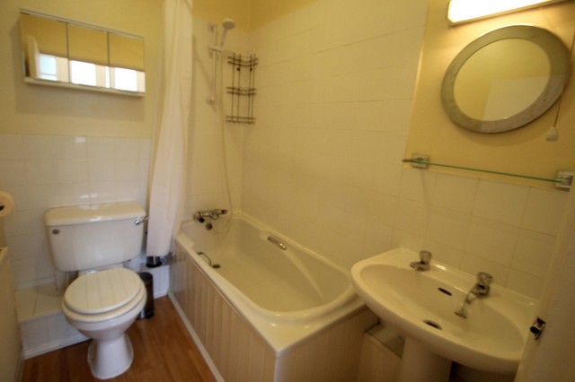  Image of 1 bedroom Flat to rent in Cedar Road Sutton SM2 at Sutton, SM2 5DG