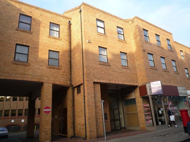  Image of 1 bedroom Apartment to rent in Fife Road Kingston upon Thames KT1 at 29 Fife Road  Kingston, KT1 1SA