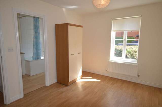  Image of 1 bedroom Apartment to rent in Chandler Way London SE15 at Chandley Way Rye Lane London, SE15 6GS