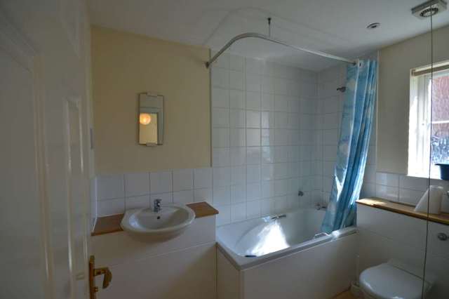  Image of 1 bedroom Apartment to rent in Chandler Way London SE15 at Chandley Way Rye Lane London, SE15 6GS