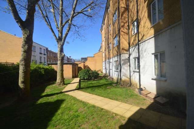  Image of 1 bedroom Apartment to rent in Chandler Way London SE15 at Chandley Way Rye Lane London, SE15 6GS