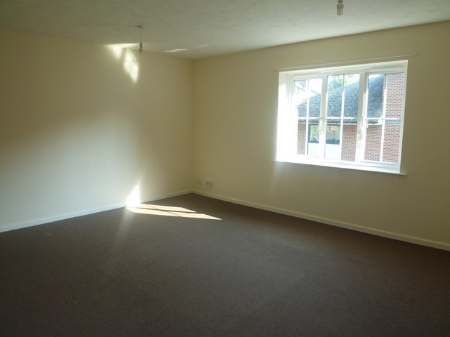  Image of 1 bedroom Flat to rent in Millbrook Road East Southampton SO15 at Charlecote House 16 Millbrook Road East Southampton, SO15 1HH