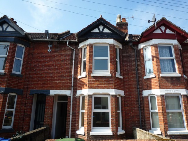  Image of 3 bedroom Detached house to rent in Charlton Road Shirley Southampton SO15 at Shirley  Southampton, SO15 5FN