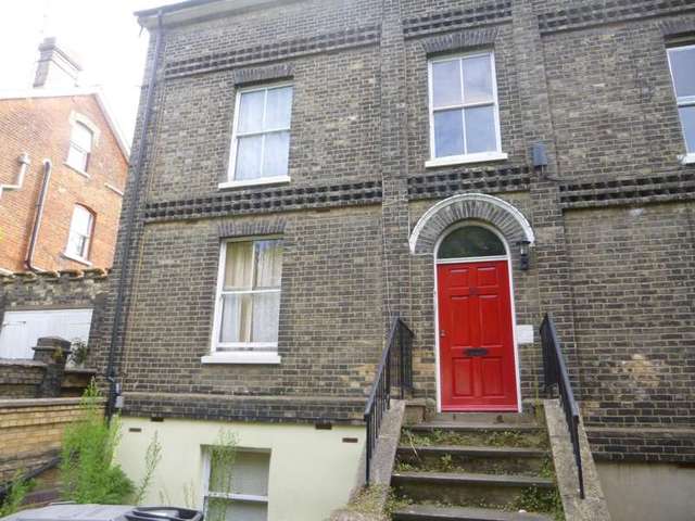  Image of 1 bedroom Flat to rent in Christchurch Street Ipswich IP4 at Ipswich, IP4 2DE