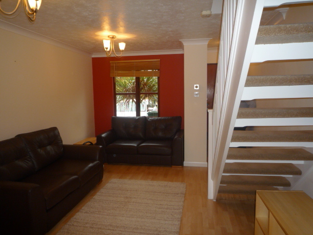  Image of 2 bedroom Terraced house to rent in Churchfield Road Reigate RH2 at Reigate, RH2 9RH