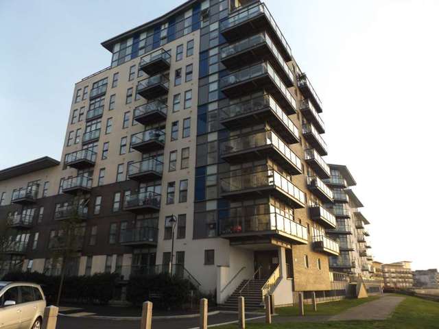  Image of 3 bedroom Penthouse to rent in Clovelly Place Greenhithe DA9 at Clarinda House  Greenhithe, DA9 9FB